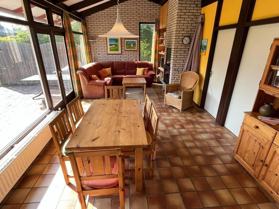 Knusse Bungalow Op Groen Park! เอาด์ดอร์ป ภายนอก รูปภาพ